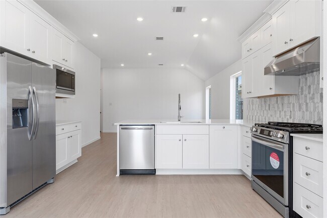 Building Photo - 27531 Sunterra Village Dr