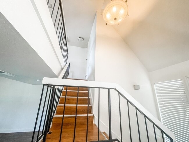 Building Photo - 5 bed/3 bath home in the heart of Spring Valley!