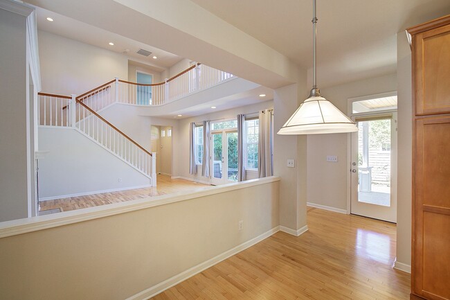 Building Photo - 3Bd/2.5Ba Redmond Home
