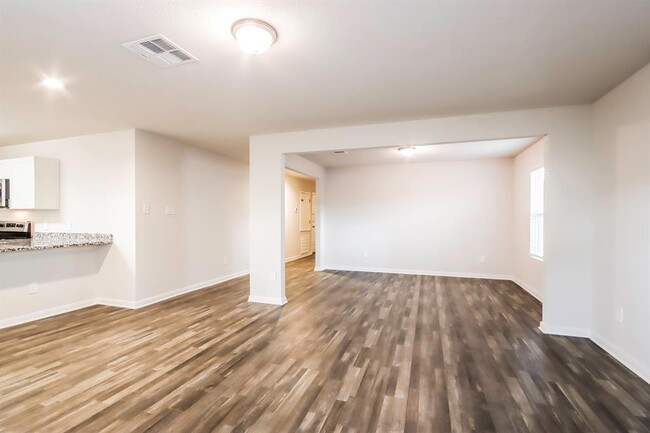 Building Photo - 15678 Briar Forest Dr