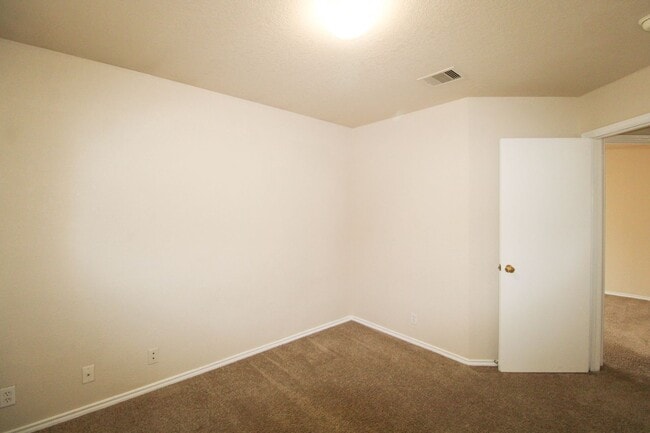 Building Photo - 16122 Branching Oaks