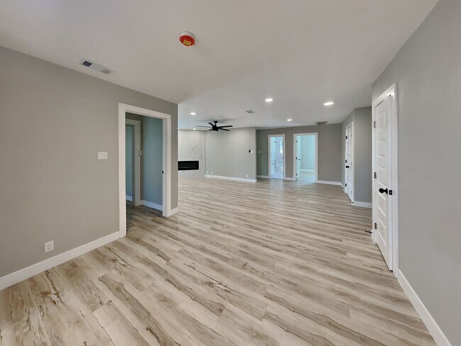 Building Photo - UPDATED AND MODERN! EVERYTHING IS NEW!