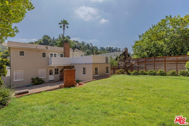 Building Photo - 2547 Canyon Dr