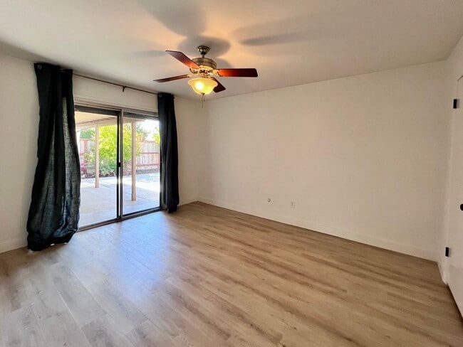 Building Photo - $2,295 Shaw & Van Ness, 3 Bedroom Condo- S...