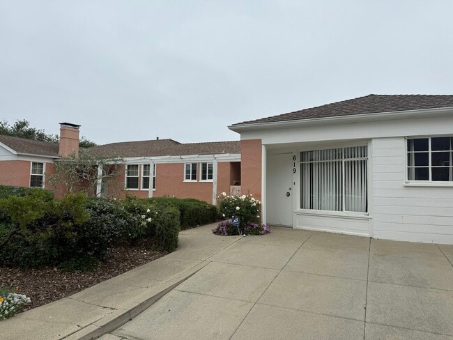 Building Photo - 619 W Cypress Ave