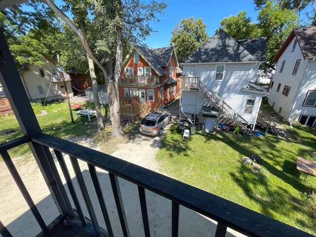Building Photo - 1320 St James Ct