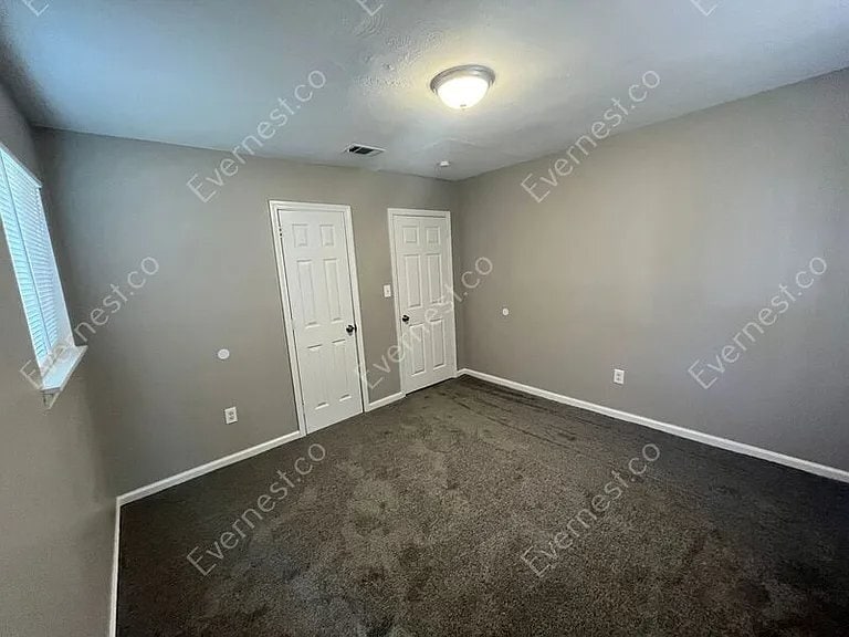 Building Photo - 3542 Ingersoll St