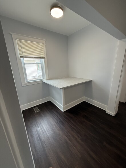Built in eating nook - 1473 Montgomery Ave