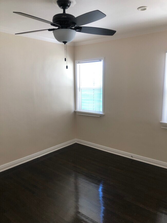 Building Photo - 6117 S Fairfax Ave