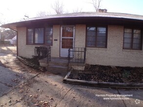 Building Photo - 1 Bed 1 Bath Duplex Unit Near Oliver & Cen...