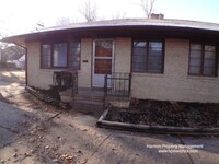 Building Photo - 1 Bed 1 Bath Duplex Unit Near Oliver & Cen...