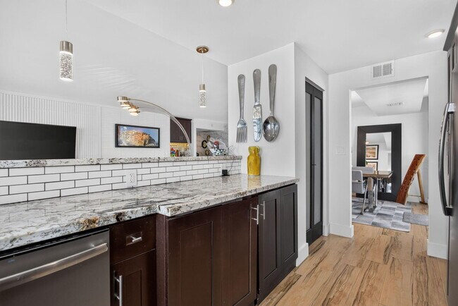 Building Photo - 1370 S Ocean Blvd