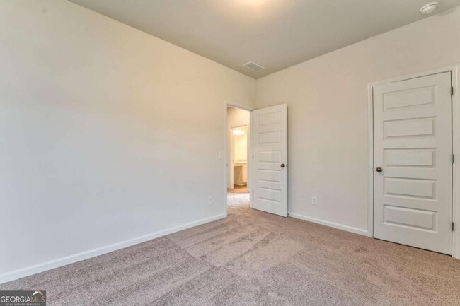 Building Photo - 16 Longbrooke Dr SE