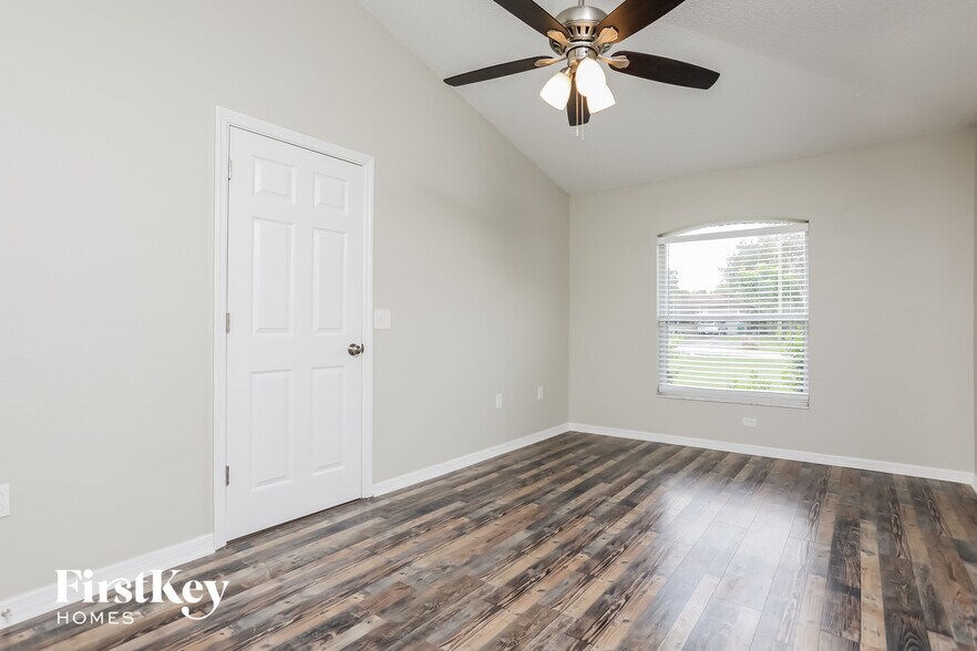 Building Photo - 662 Armadillo Dr
