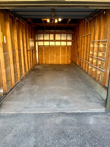 Building Photo - 410 Zang St