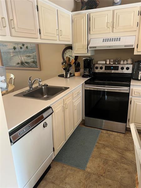 Building Photo - 4801 Martinique Pl