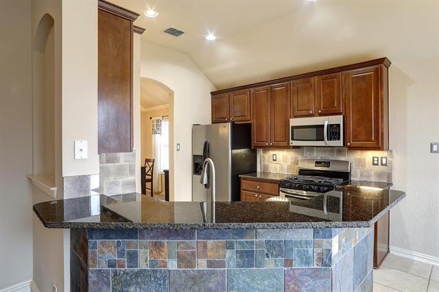 Building Photo - 2440 Deerwood Dr