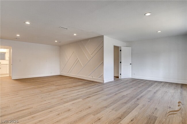 Building Photo - 2685 S Tenaya Way