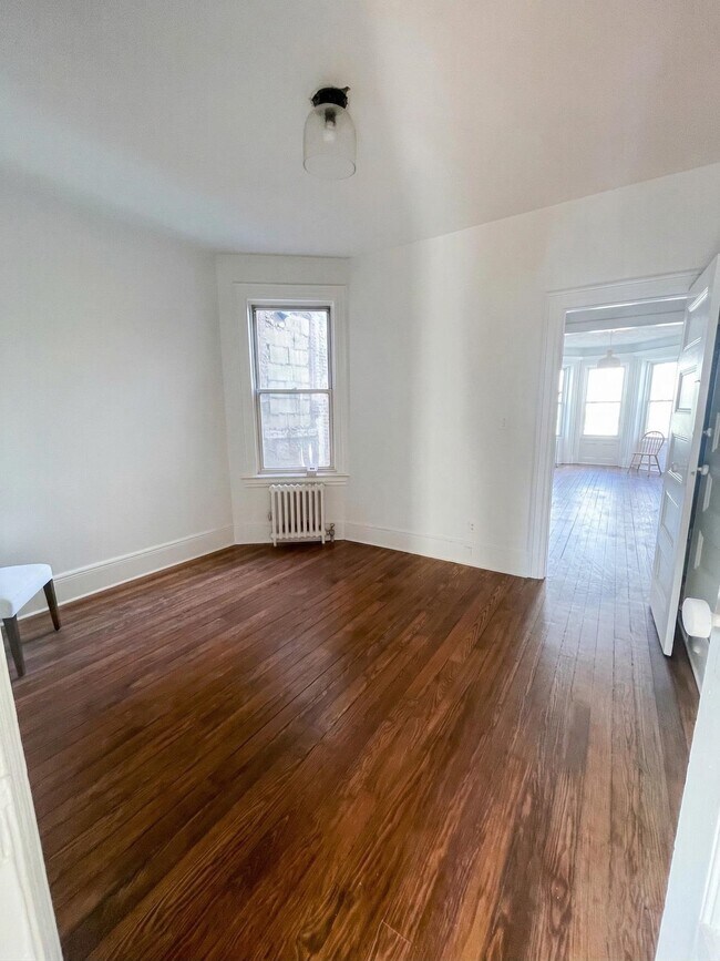 Building Photo - 27 48th St