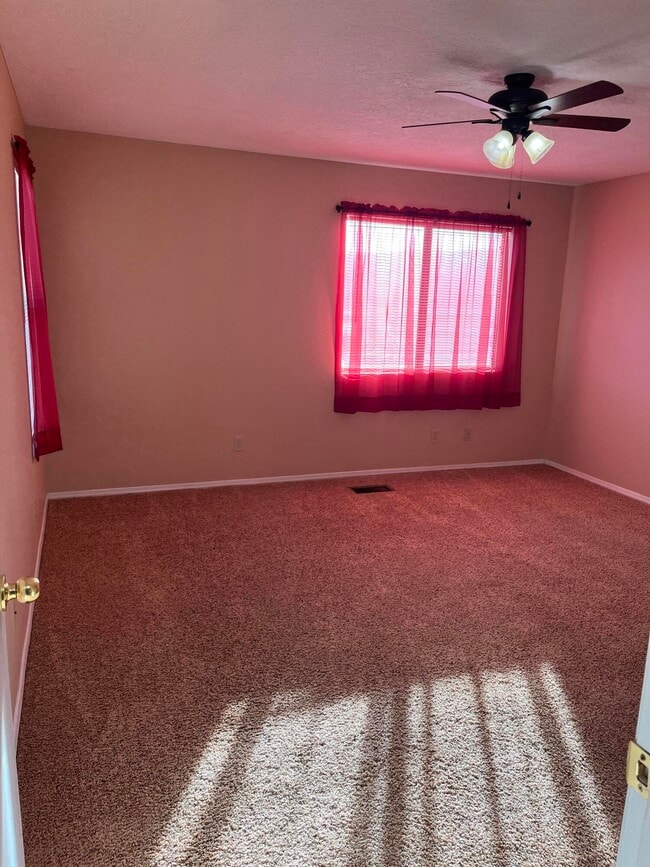 Building Photo - 4985 Butte Pl NW