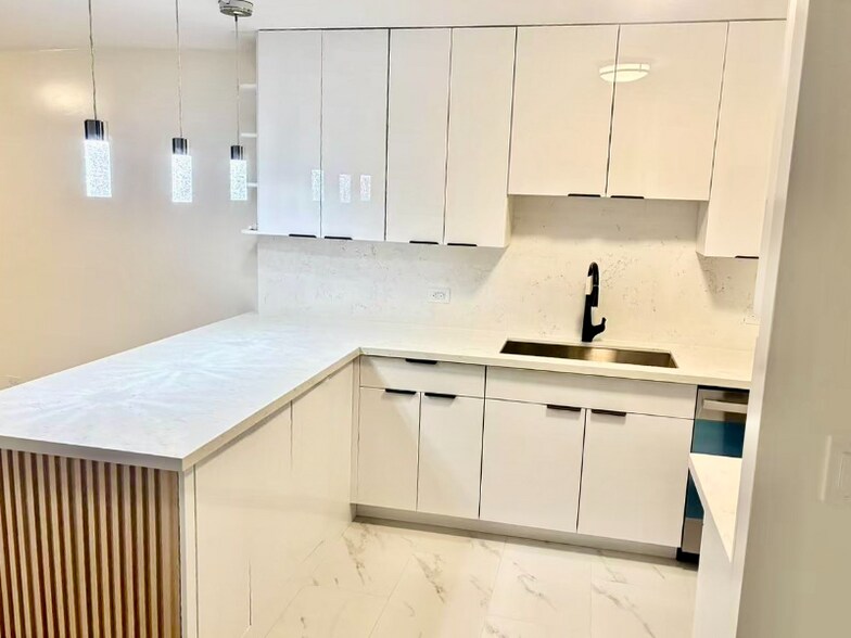 Building Photo - 780 Amana St