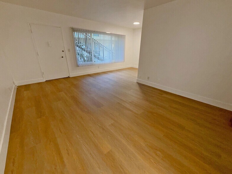 Building Photo - 3685 Mentone Ave