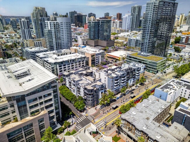 Building Photo - Luxury Downtown San Diego Condo | 2BR/2BA at Park Blvd West – $3,300/mo