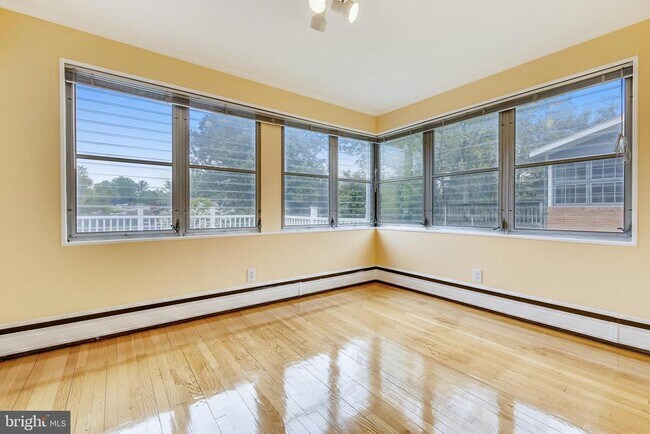 Building Photo - 5813 Midhill St