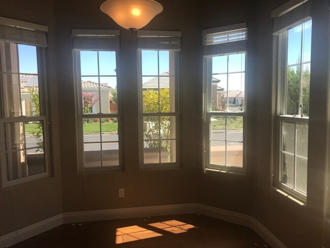 Building Photo - Charming 2 Bed 2 Bath - Trilogy at The Vineyards