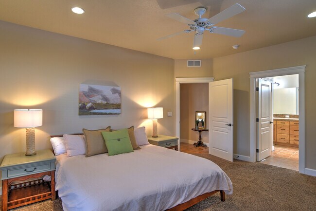 Building Photo - 5901 N Beaham Ave