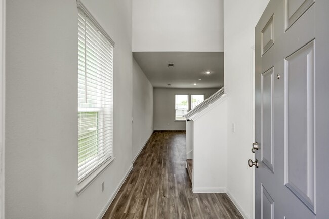 Building Photo - 7314 Madison Cmns Ln