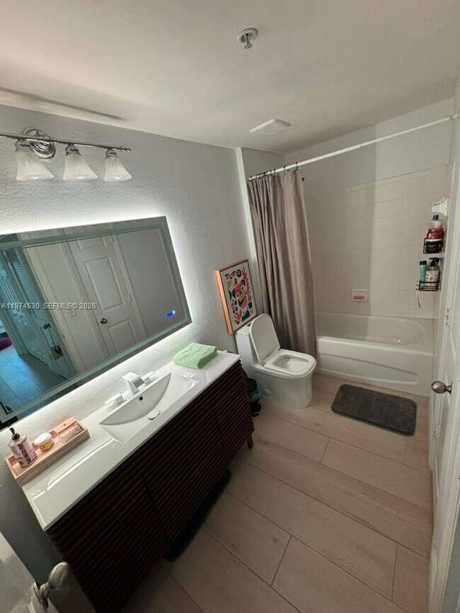 Building Photo - 533 NE 3rd Ave