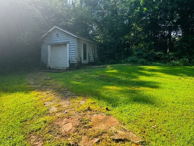 Building Photo - Beautiful 4 bedroom 2 bathroom home in Lagrange! Must see!