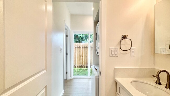 Building Photo - BRAND NEW 1 BED/1 BATH IN THE HEART OF KAI...