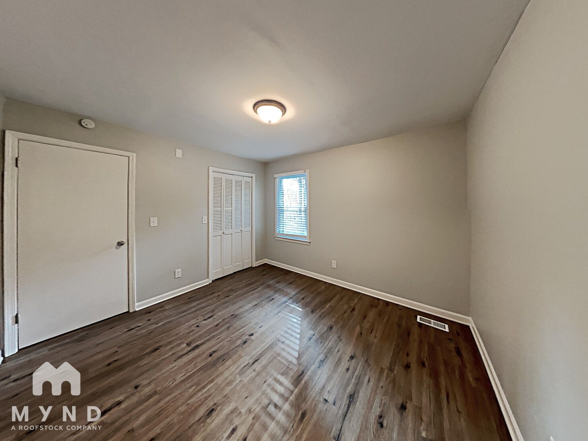 Building Photo - 3709 Summit Dr NW