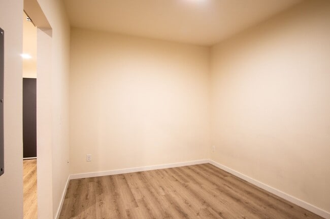 Building Photo - Spacious 1 Bedroom + Office with Luxe Finishes!