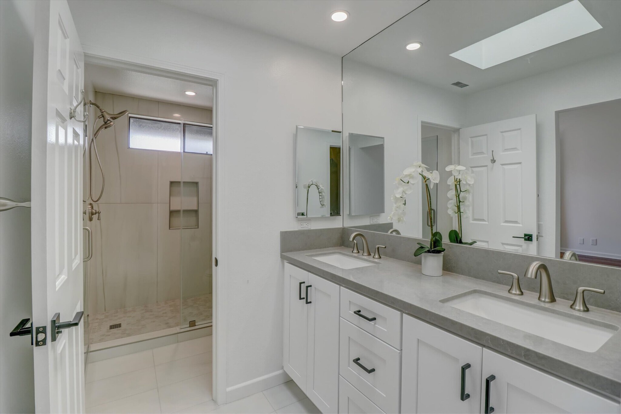 Building Photo - 2191 Canyon Dr