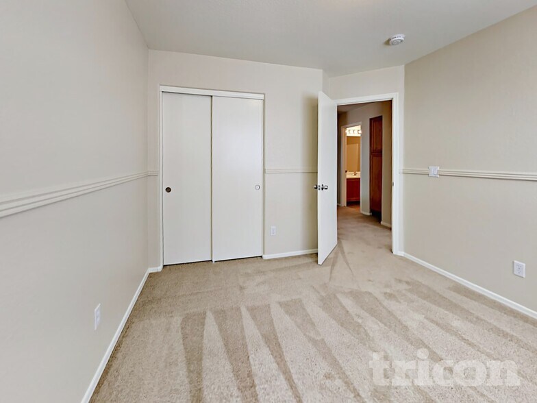Building Photo - 16286 N 159th Dr
