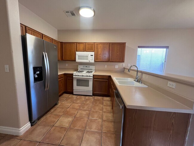 Building Photo - 3 Bed, 2.5 Bath home with Solar Panels!