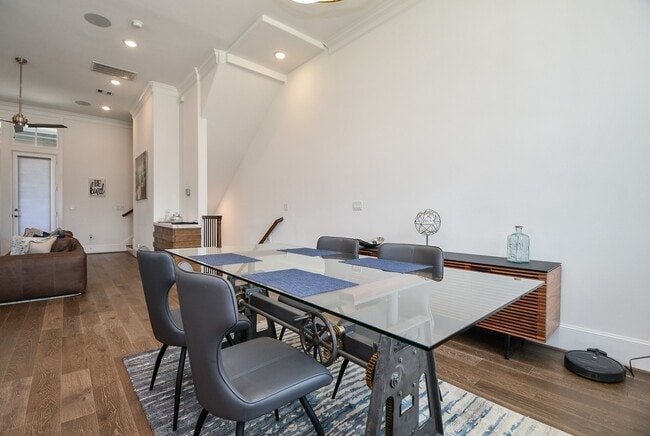 Building Photo - 703 Bringhurst St