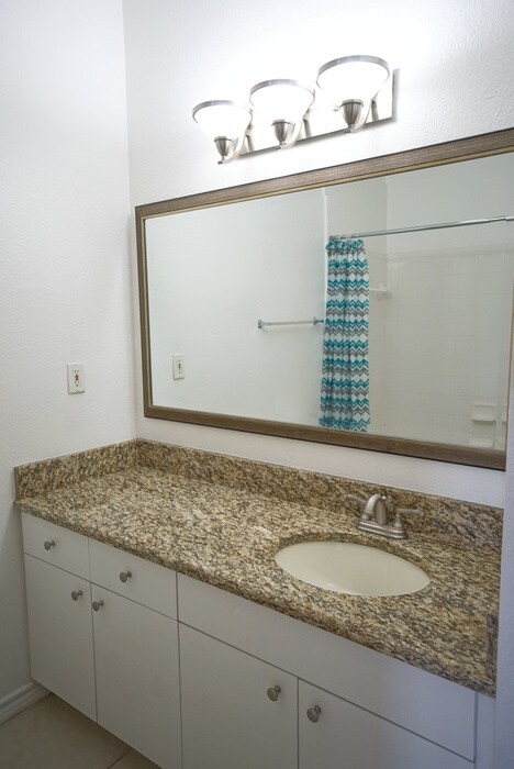 Building Photo - Beautiful 2-Bedroom, 2-Bathroom Condominiu...