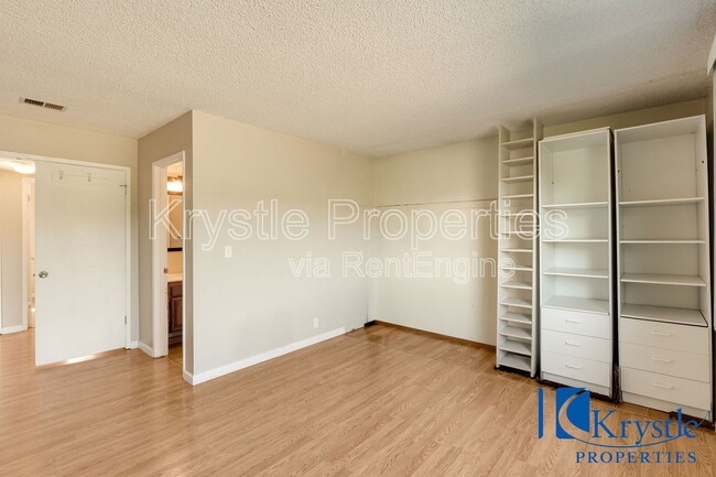 Building Photo - 106 Molina St