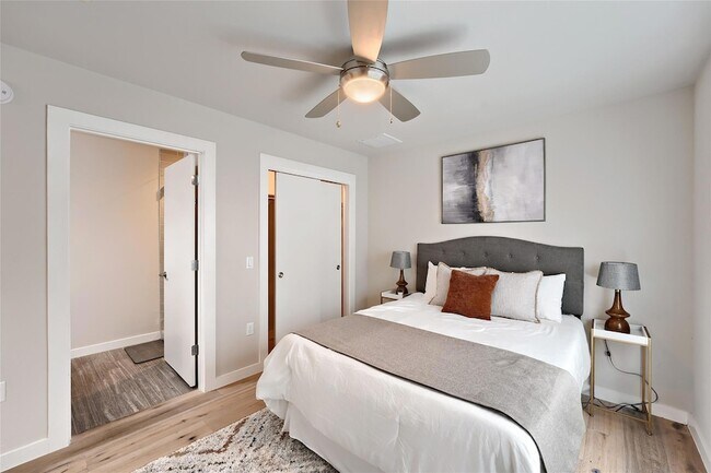 Building Photo - 2301 Bluebonnet Ln