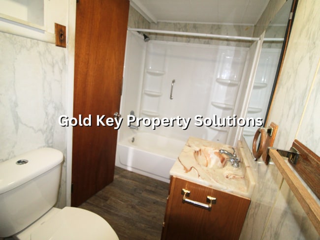 Building Photo - 117 E John St