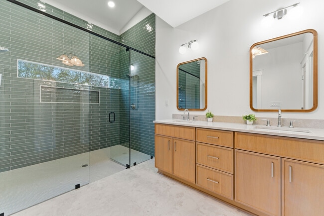 Building Photo - 205 Whitefoord Ave NE