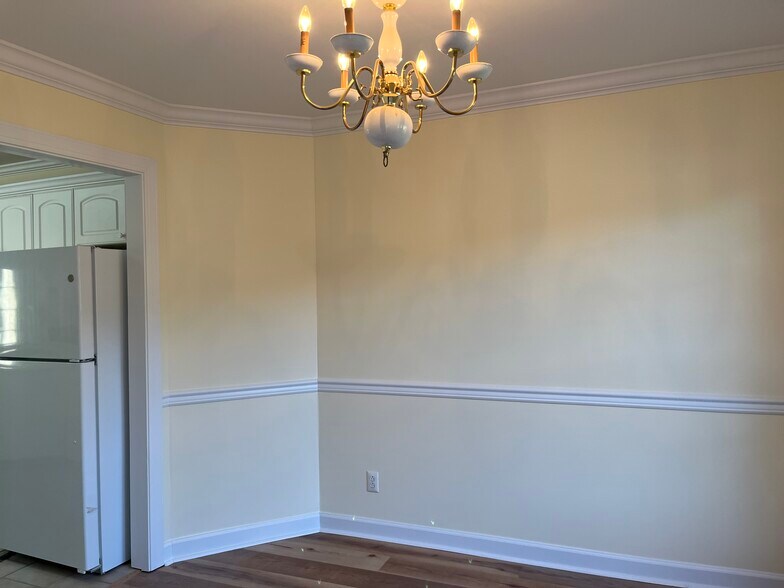 Building Photo - 6 Willow Tree Ct