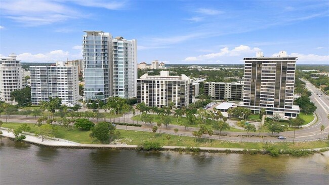 Building Photo - 707 S Gulfstream Ave