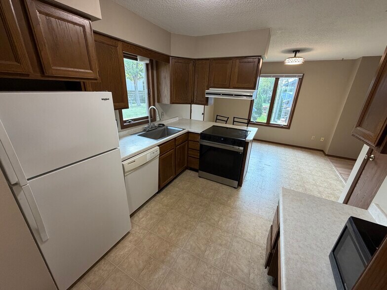 Building Photo - 205 13th Ct