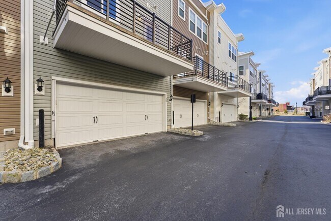 Building Photo - 38 Bond St