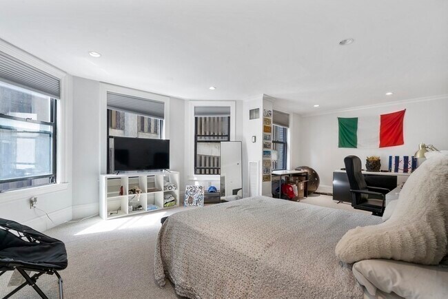 Building Photo - 390 Commonwealth Ave